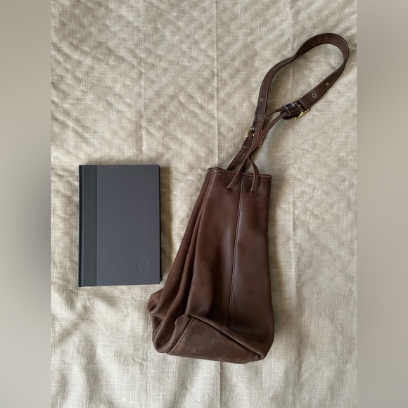 Vintage Coach Brown Leather Drawstring Bucket Bag with Adjustable Strap - Picture 2 of 5